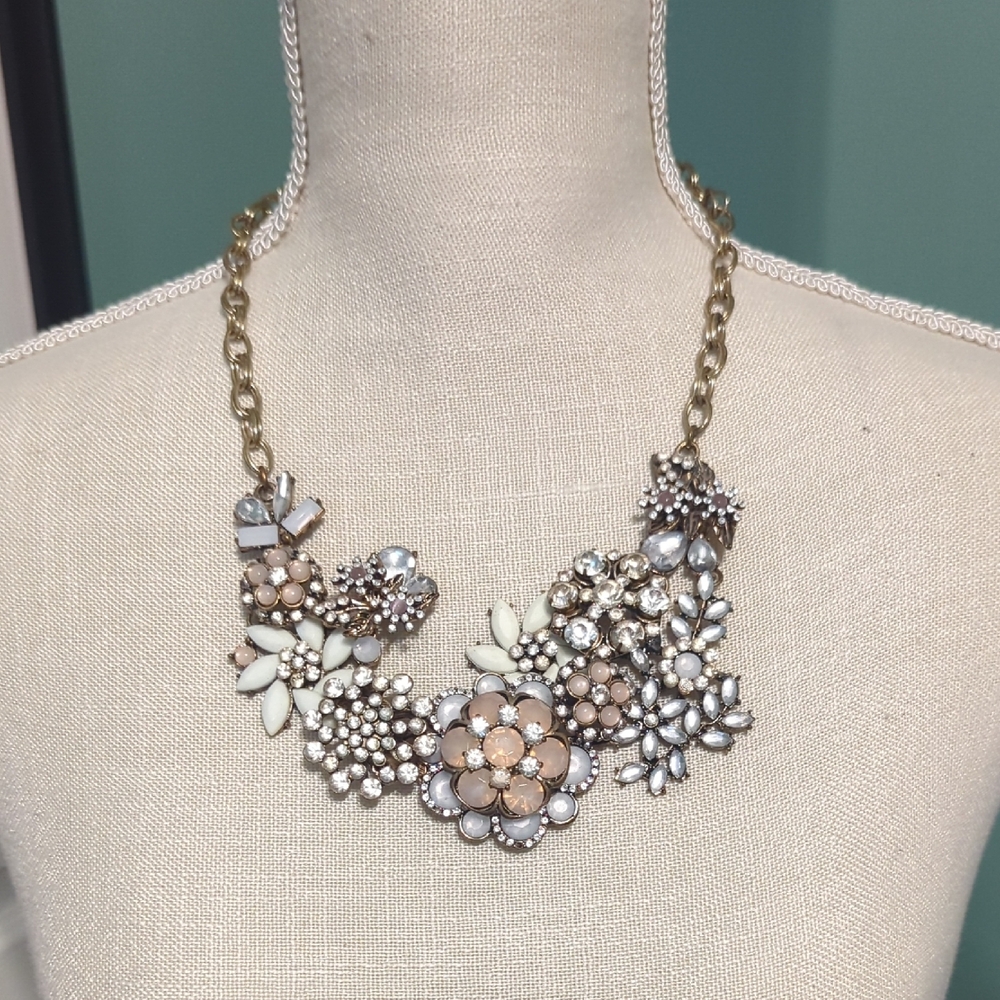 Gold and Cream Floral Necklace with Intricate Design